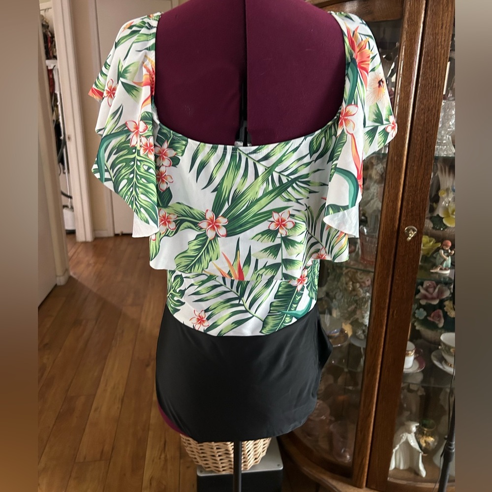 One Piece Bathing Suit With Tropical Design. Ruffled Neckline. - Picture 4 of 4